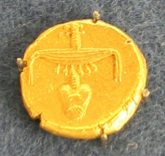 The Egyptian stater, the perfect gold. One of the many coins find by archeologists and many of them in pristine condition
